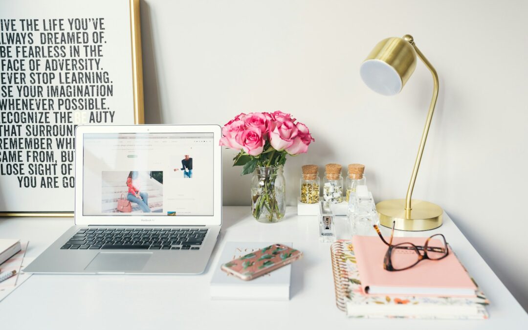 Comment puis-je mesurer l’efficacité de mes actions SEO à court et moyen terme après le lancement de mon site web ?